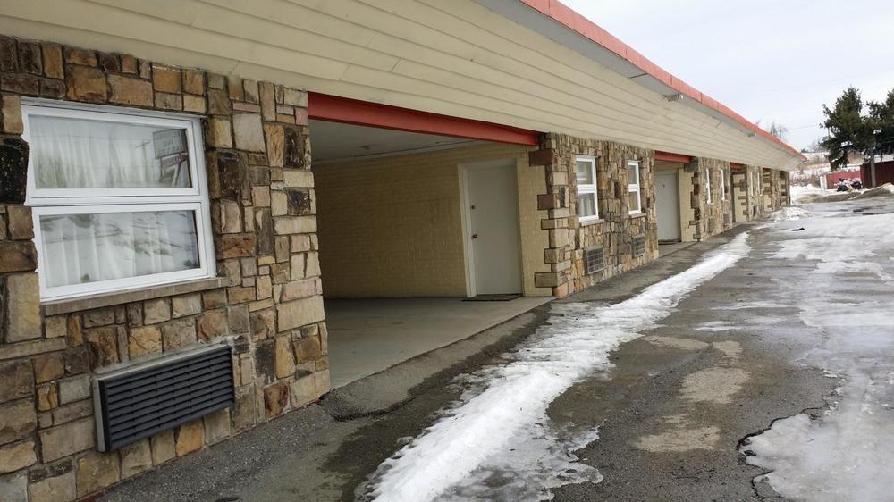 Huntingdon Inn Motel White Oak Exterior photo